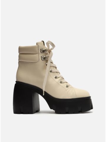 Bota Arezzo Couro Tratorada Harper Off White
